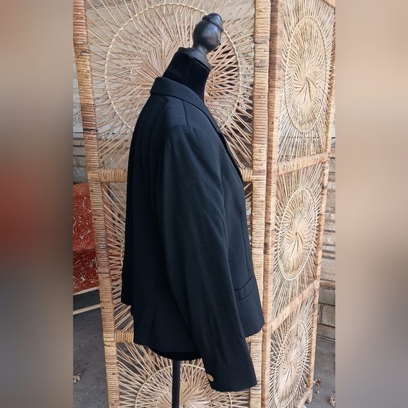 Vintage Austin Reed Petite Women's Black Wool Blazer with Gold Buttons_12 - Picture 4 of 9